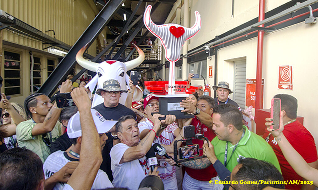 Leia mais sobre o artigo O tetra do Caprichoso ficou no sonho com a vitória do Garantido após amargar três derrotas consecutivas