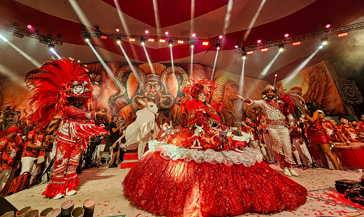 No momento, você está visualizando Boi Garantido celebra lançamento do álbum “Parintins: Portal do Encantamento” e apresenta nova sinhazinha