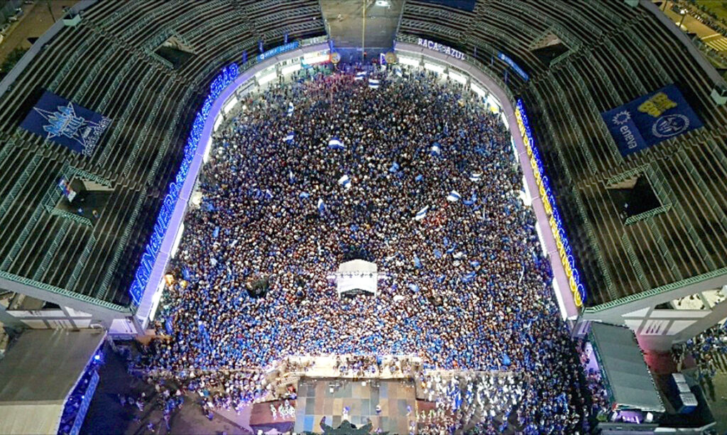Multidão lota Sambódromo em Manaus na festa de lançamento das toadas 2026 do Boi Bumbá Caprichoso