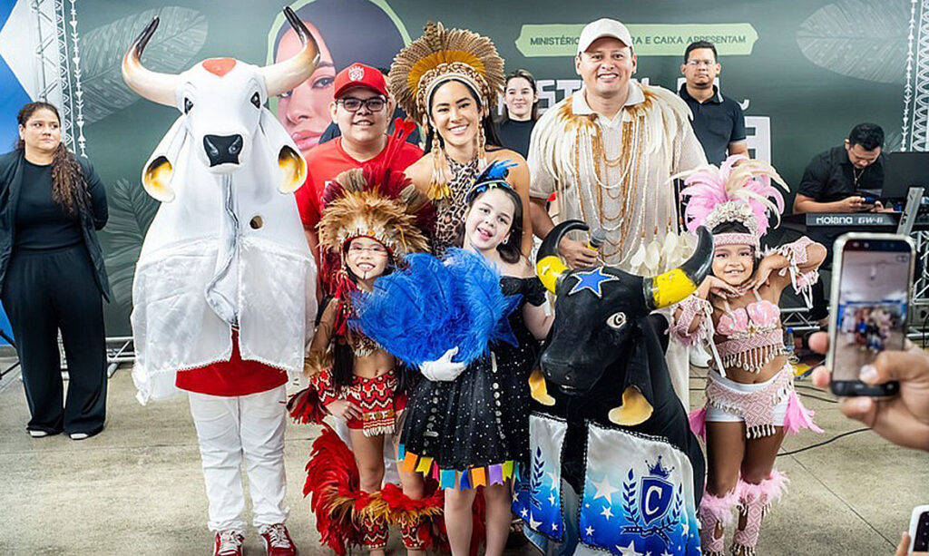 Liceu Cláudio Santoro promove imersão das crianças na cultura do Boi Bumbá