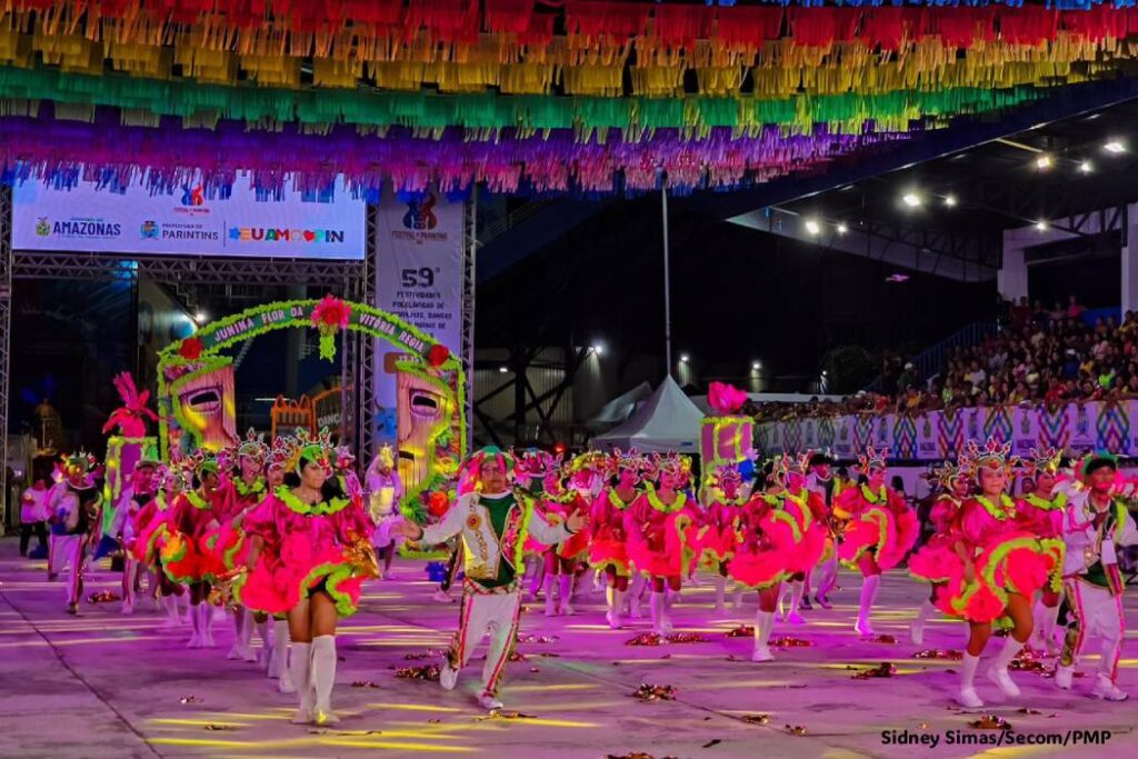 Leia mais sobre o artigo Danças típicas dominam a segunda noite das Festividades Folclóricas em Parintins