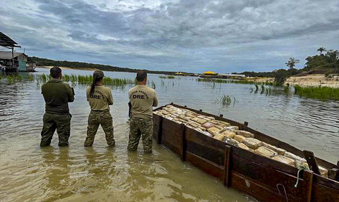 Duas toneladas de drogas