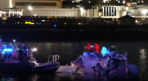 Jato da American Airline estava a poucos metros da pista quando sofreu colisão com helicóptero militar