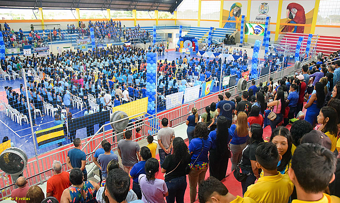 Arena Rubens dos Santos foi palco de apresentações culturais de alunos de várias escolas da rede municipal de ensino no encerramento das atividades da da Semana de Sensibilização e Conscientização do Autismo
